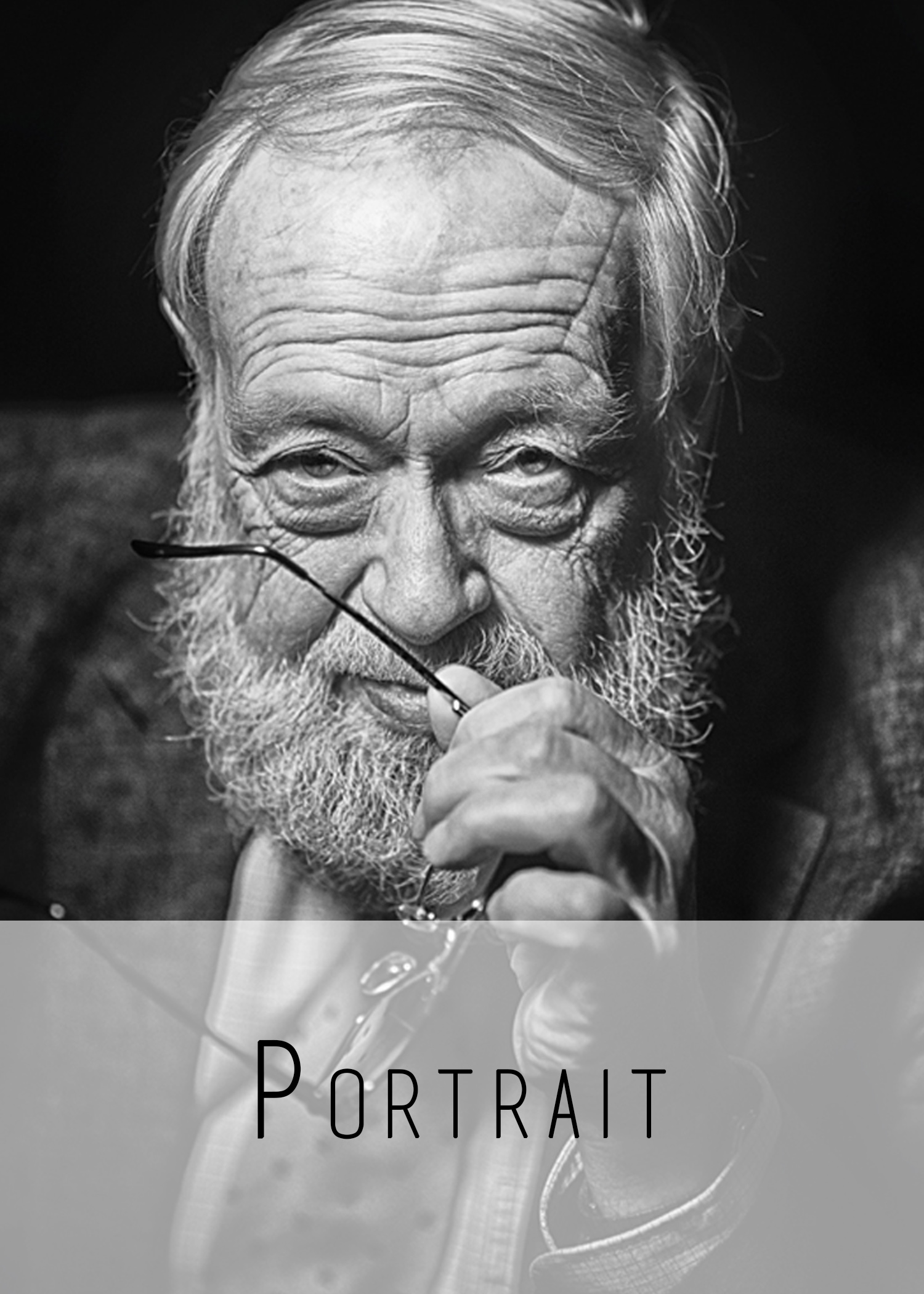 Charismatisches Portrait eines älteren Mannes, der direkt in die Kamera schaut, aus der Portraitfotografie von Fotostudio Reuther.